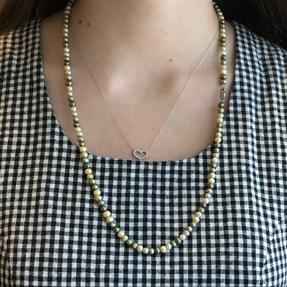 Jewelry - Green and white pearl necklace